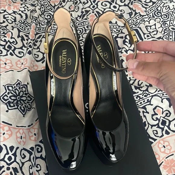 Valentino Garavani Black Patent Platform Heels - Picture 2 of 8